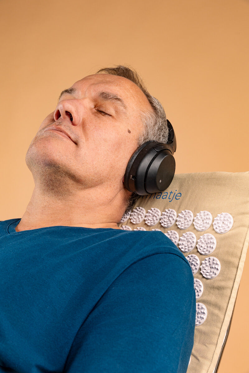 Ontspan tijdens drukte met Spijkermaatje.  Verminder stressgerelateerde klachten. Gebruik ons spijkermatje met ontspanningsoefeningen voor een makkelijke effectieve ontspanning tijdens jouw moment van zelfzorg.